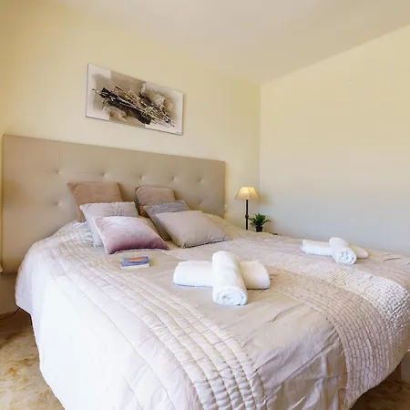 Mountain With Sea View And Pool - Happy Апартаменти