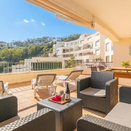 Mountain With Sea View And Pool - Happy