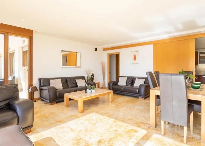 Mountain With Sea View And Pool - Happy