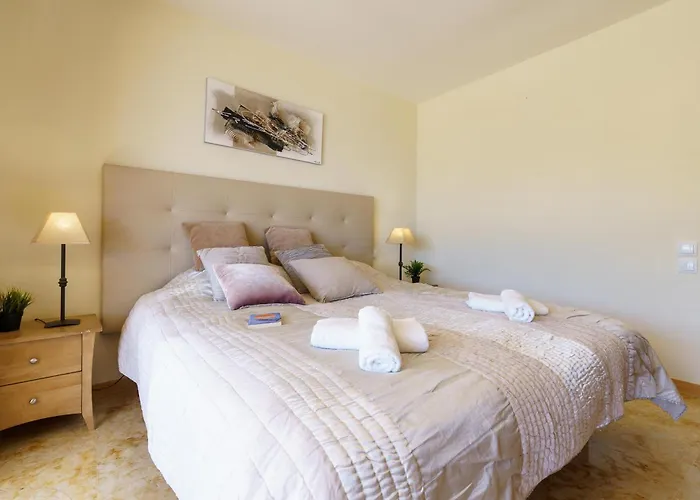 Mountain With Sea View And Pool - Happy Apartament