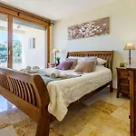 Mountain With Sea View And Pool - Happy